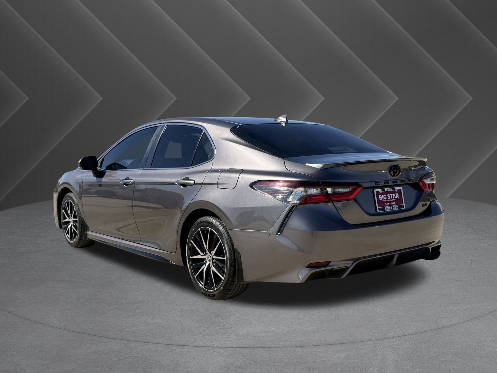 Used 2024 Toyota Camry SE image 5