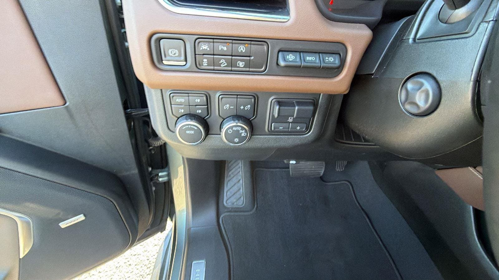Used 2024 Chevrolet Suburban High Country w/ Max Trailering Package AWD/4WD image 25