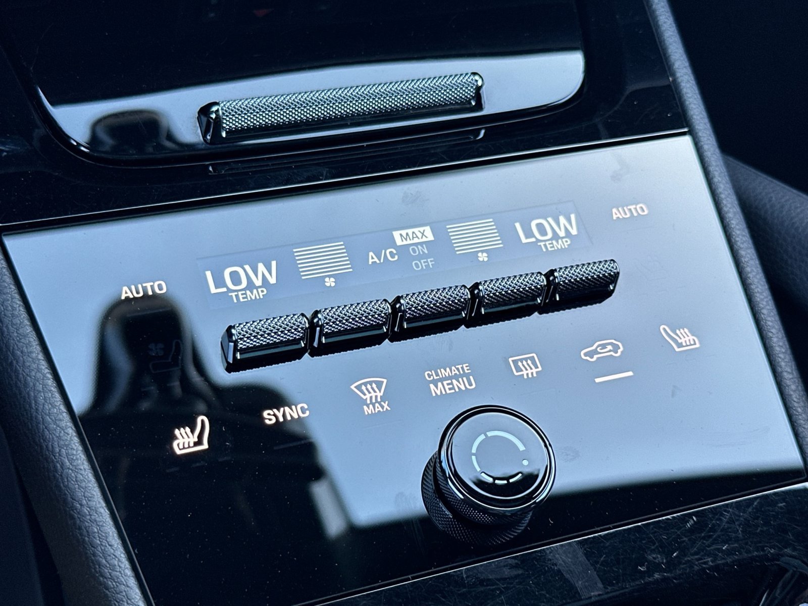 Certified 2024 Porsche Cayenne AWD/4WD image 20