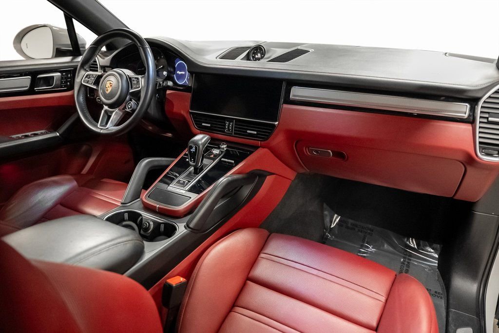 Used 2023 Porsche Cayenne Platinum Edition AWD/4WD image 2