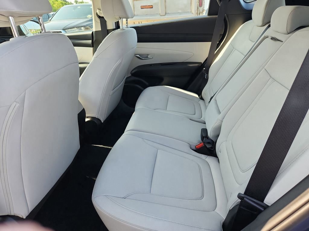 Used 2025 Hyundai Tucson SE image 10