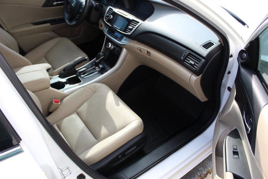 Used 2014 Honda Accord Touring image 12