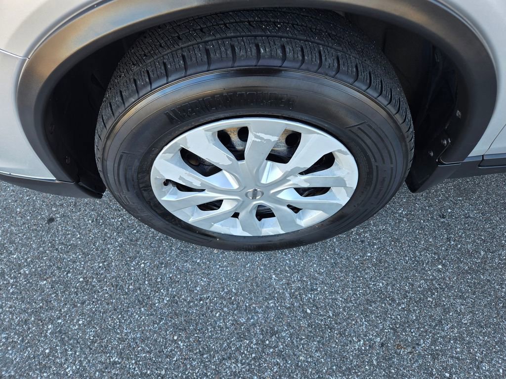 Used 2019 Nissan Rogue S image 13