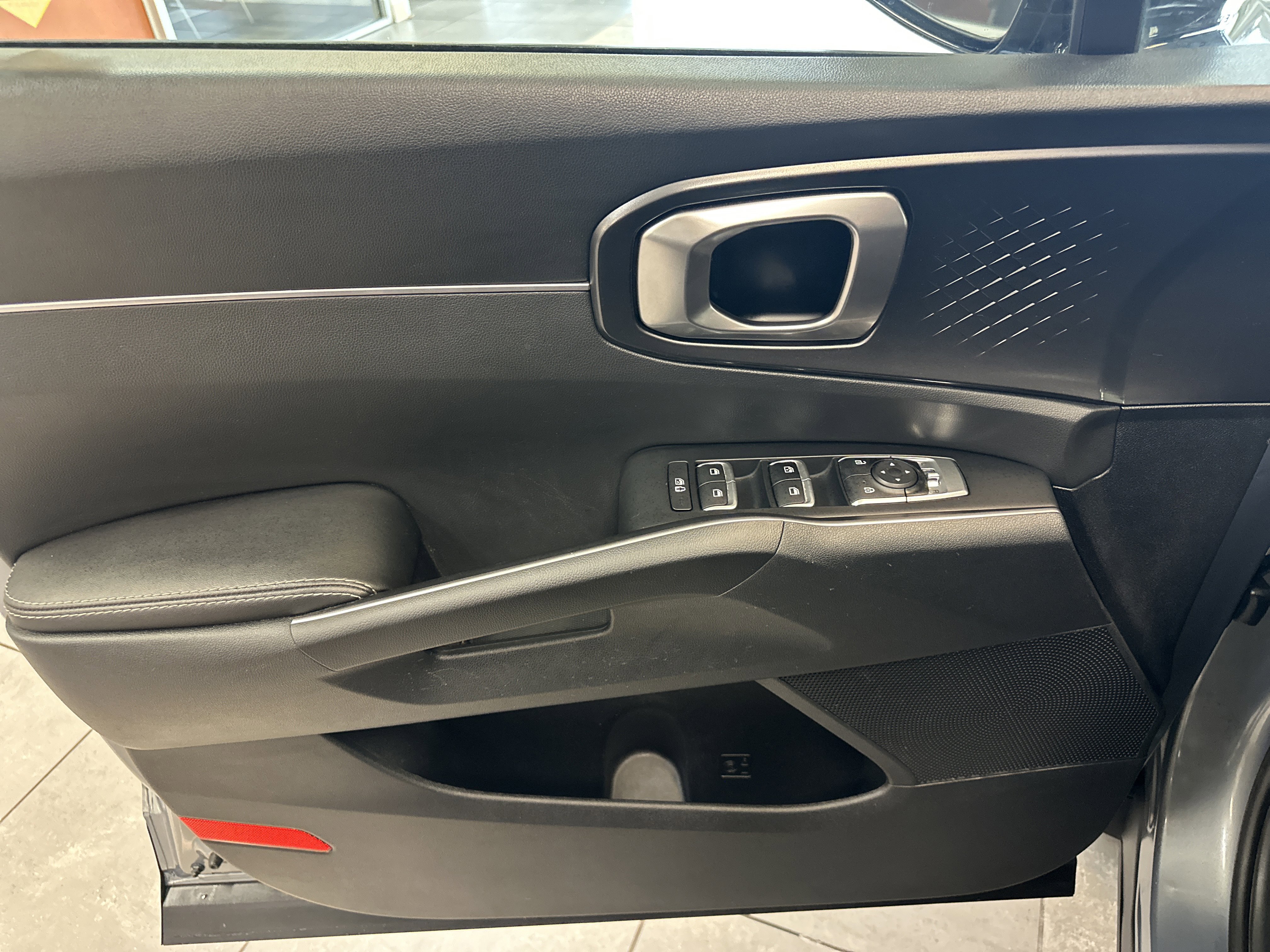 Used 2023 Kia Sorento LX image 21