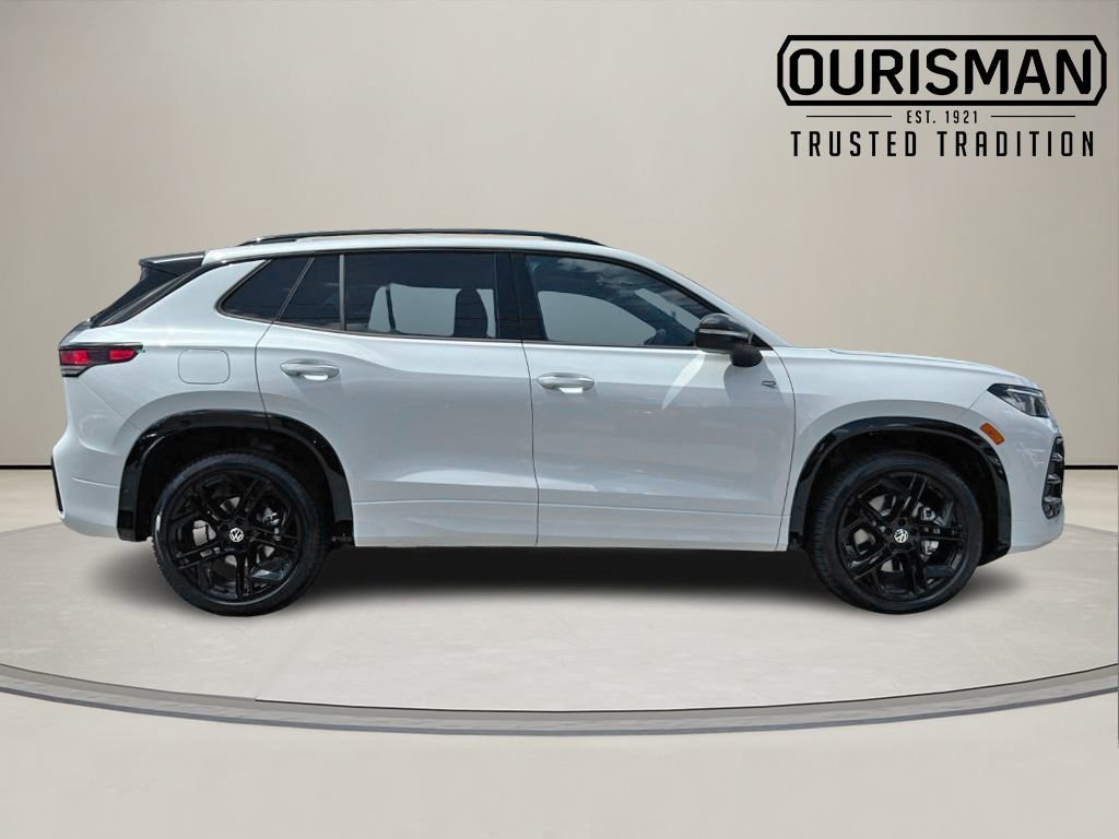 New 2025 Volkswagen Tiguan SE R-Line image 3