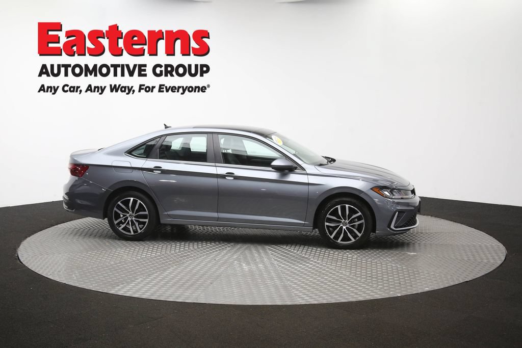 Used 2025 Volkswagen Jetta SE FWD image 48