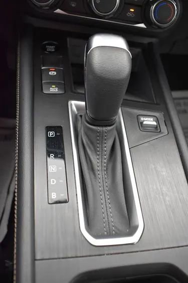 Used 2025 Nissan Kicks SV AWD/4WD image 32