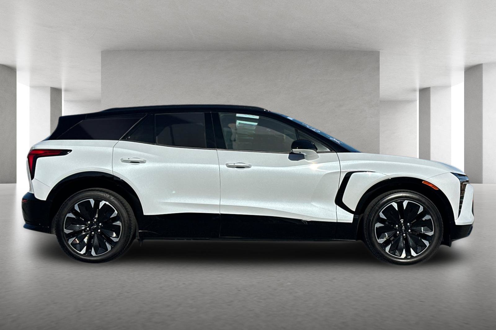 Used 2026 Chevrolet Blazer EV RS FWD image 3