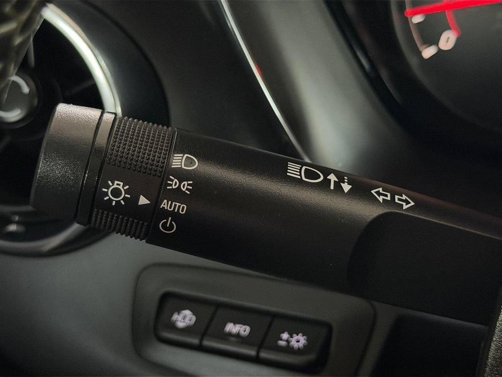 Used 2020 Chevrolet Camaro SS RWD image 38