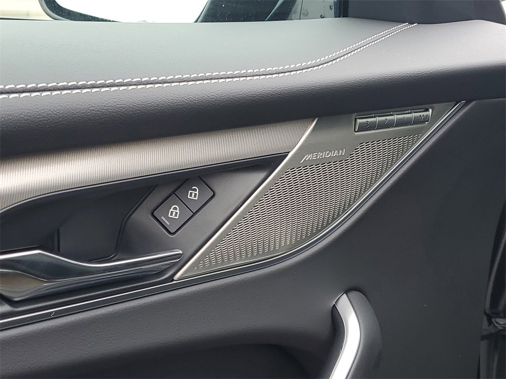 New 2025 Jaguar F-PACE R-Dynamic S image 10