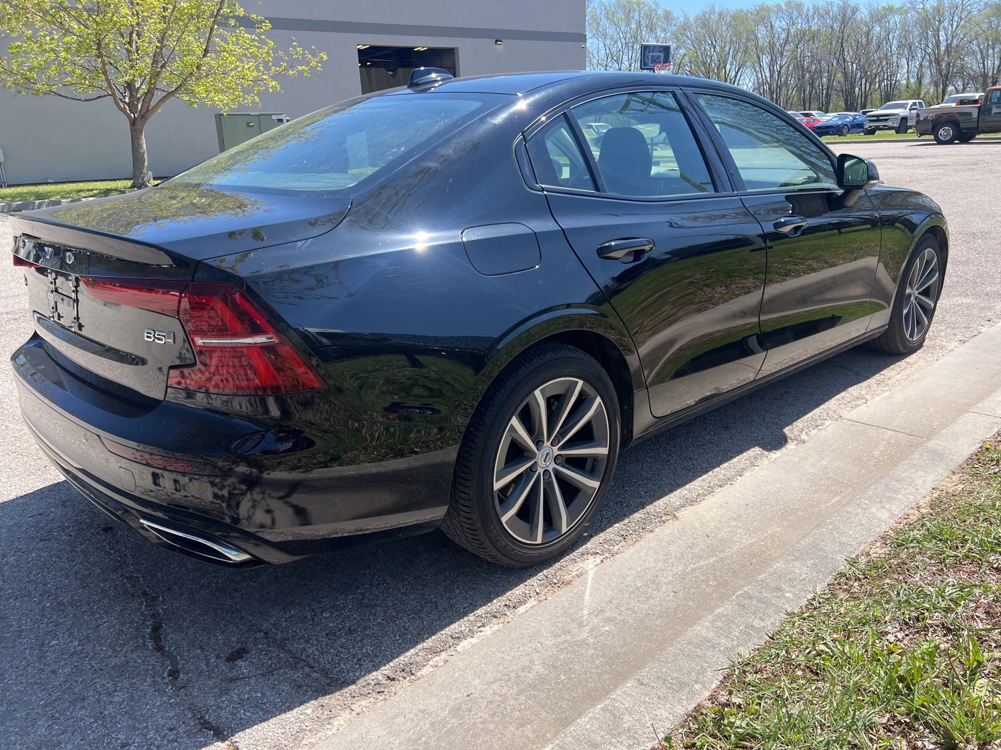 Used 2022 Volvo S60 B5 Momentum image 5