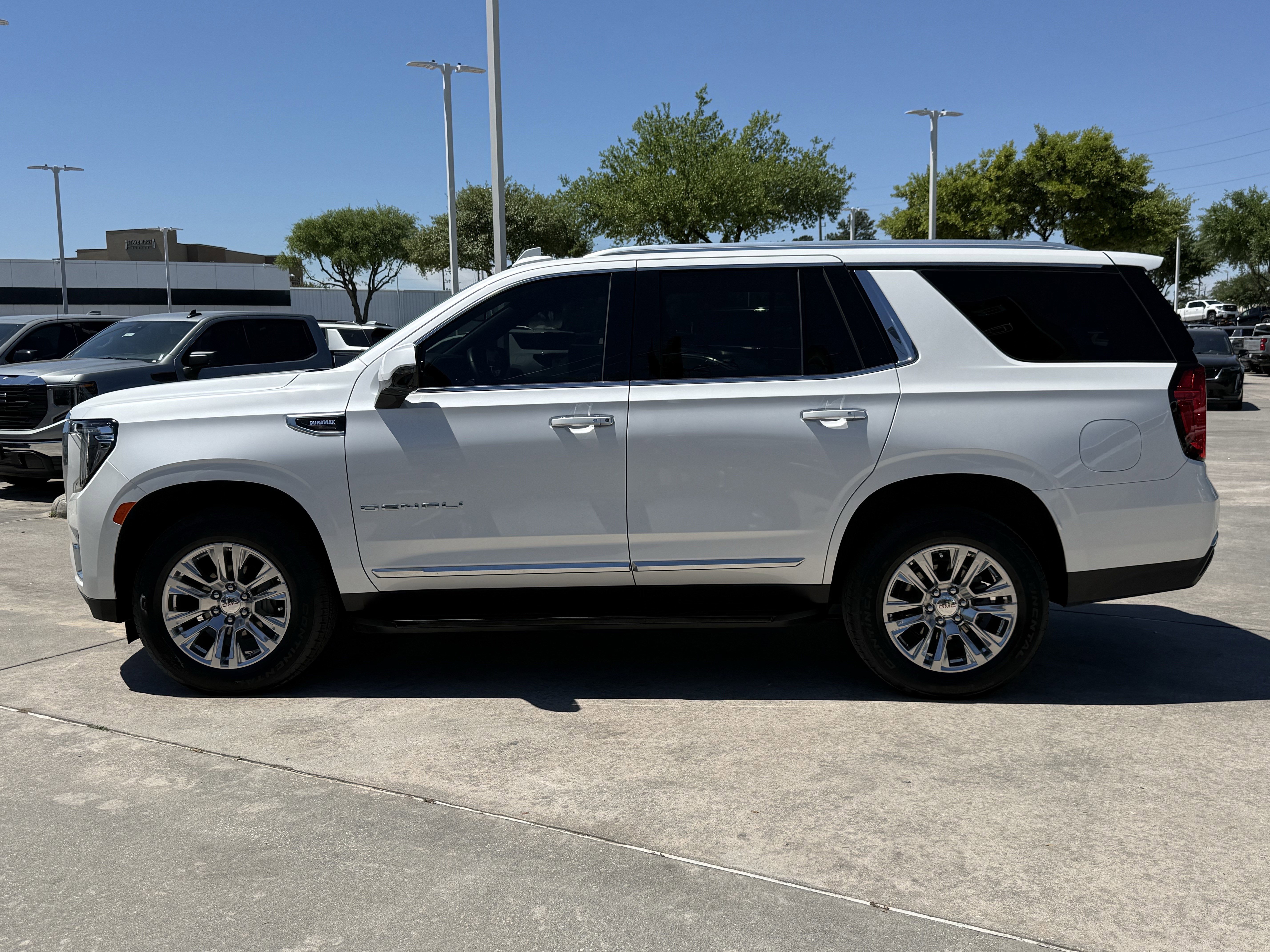 Used 2024 GMC Yukon Denali AWD/4WD image 8