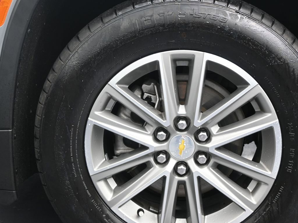 Used 2023 Chevrolet Traverse LT image 13