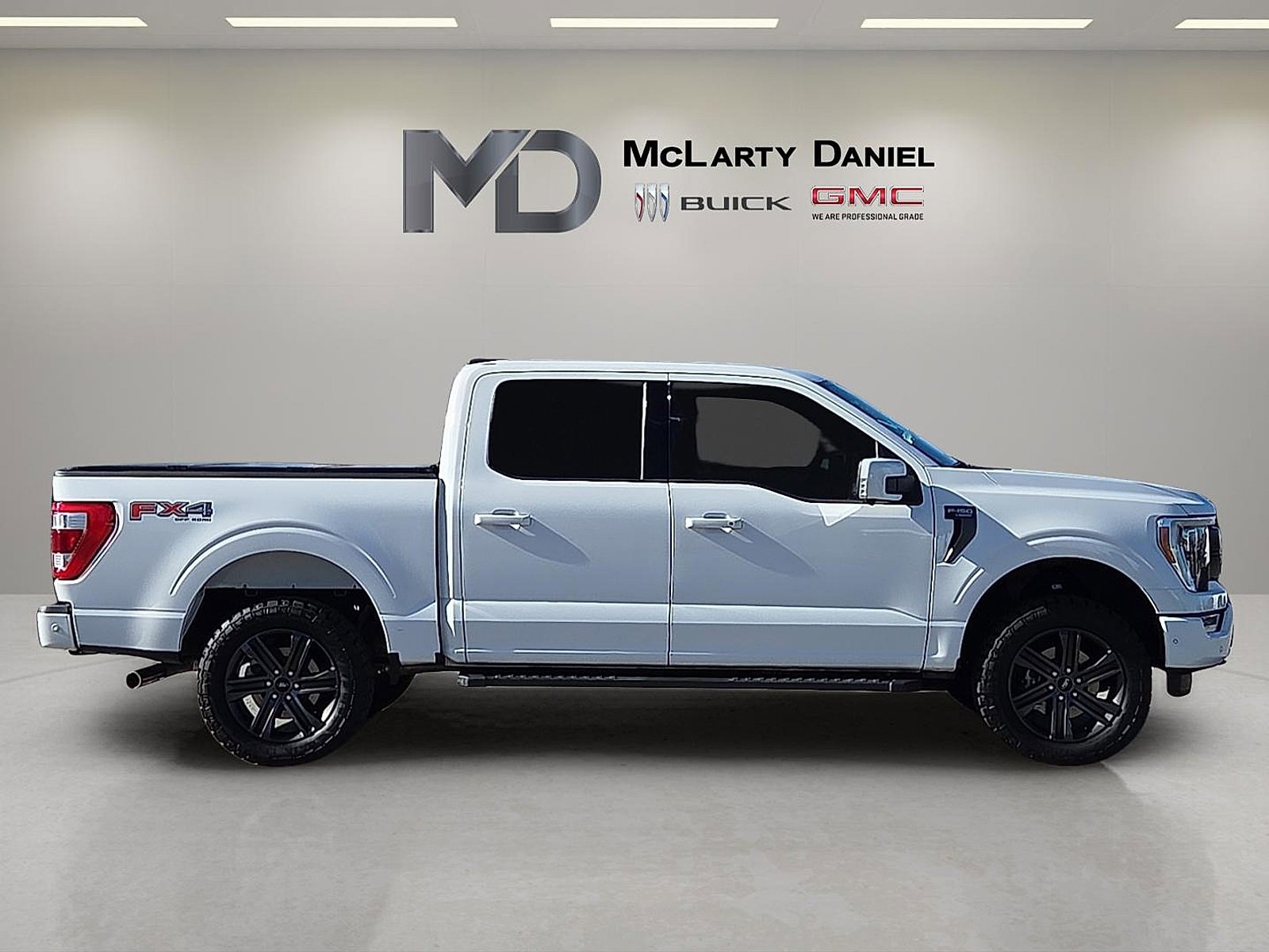 Used 2022 Ford F150 Lariat w/ Equipment Group 502A High image 6