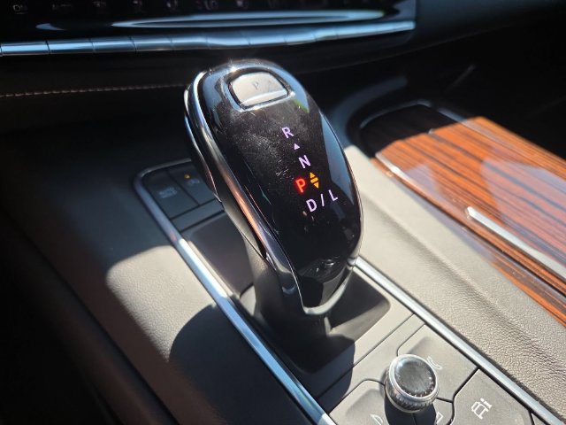 Certified 2022 Cadillac Escalade ESV Premium Luxury AWD/4WD image 15