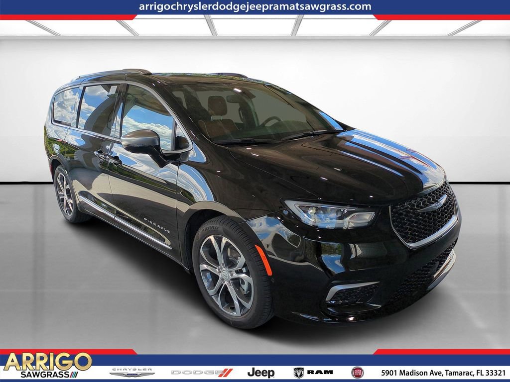 New 2026 Chrysler Pacifica Pinnacle w/ Trailer Tow Group