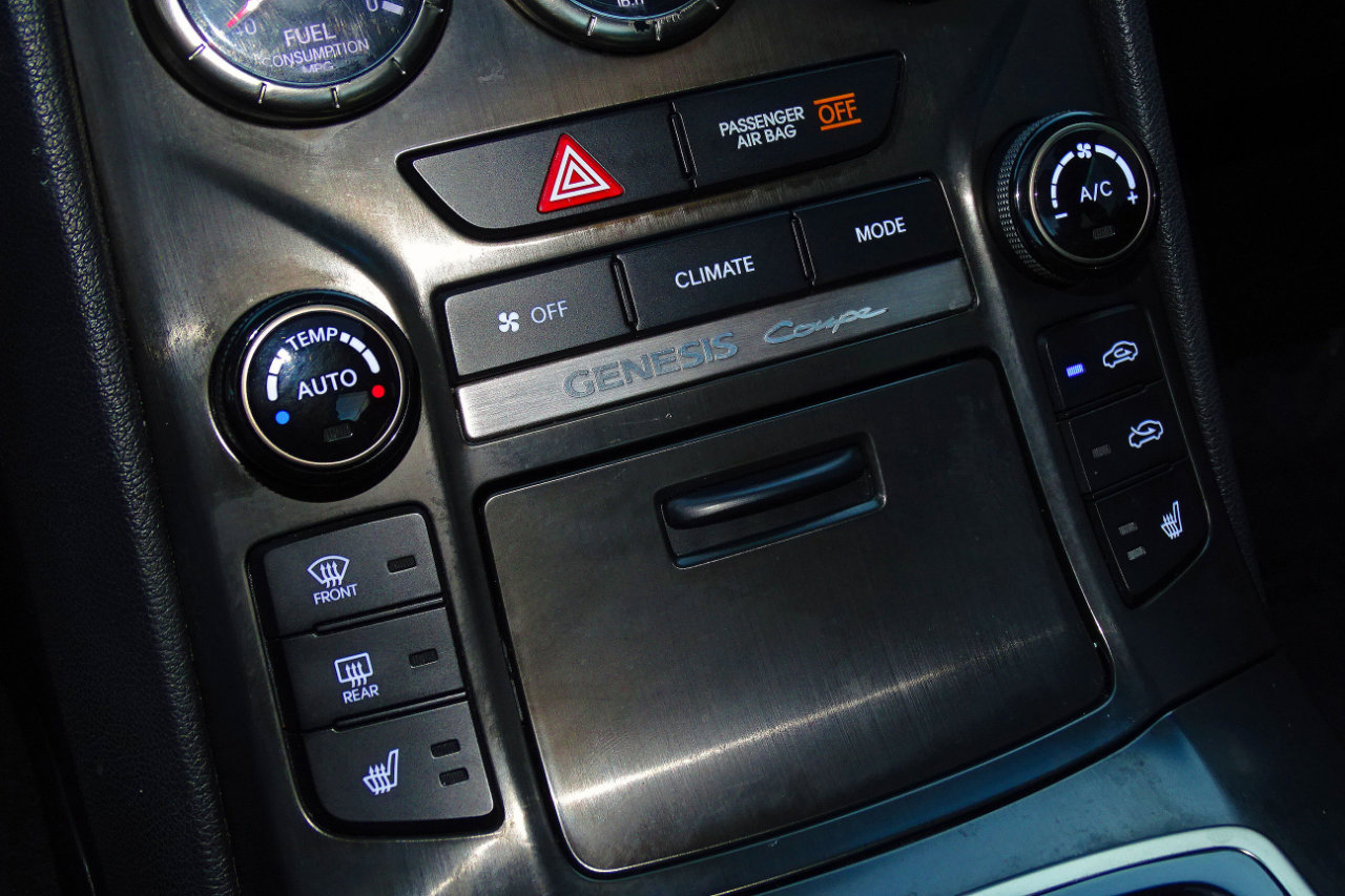 Used 2013 Hyundai Genesis 3.8 image 23
