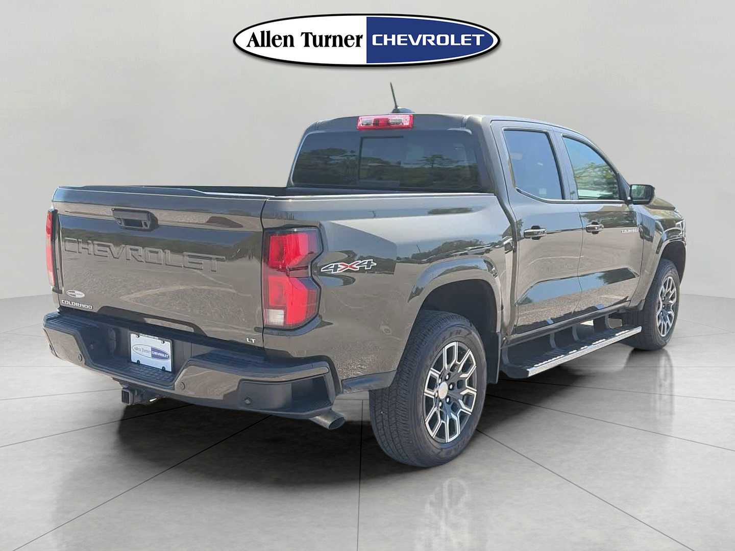 Used 2024 Chevrolet Colorado LT w/ LT Convenience Package III AWD/4WD image 4