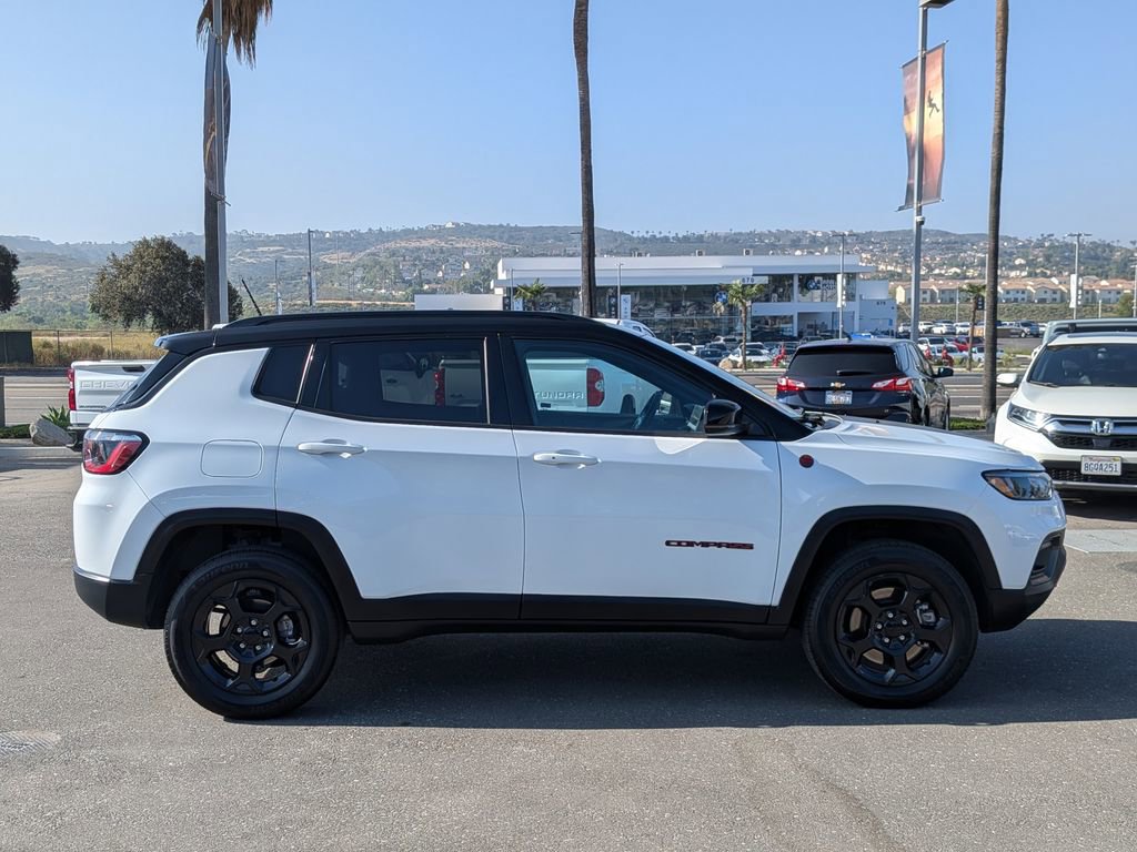 Used 2024 Jeep Compass Trailhawk image 10