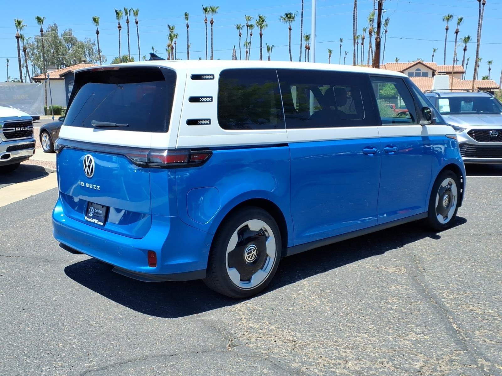 Certified 2025 Volkswagen ID. Buzz Pro S Plus RWD image 4