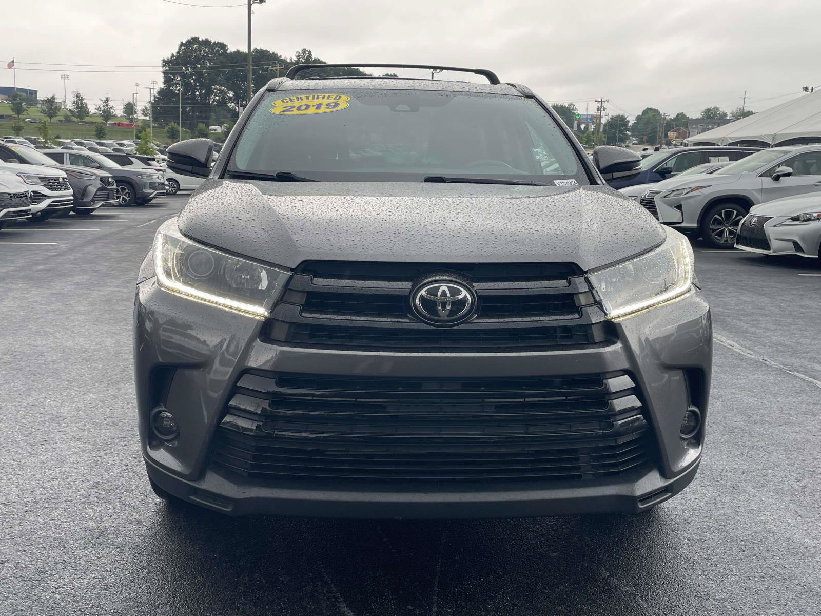 Used 2019 Toyota Highlander SE AWD/4WD image 2