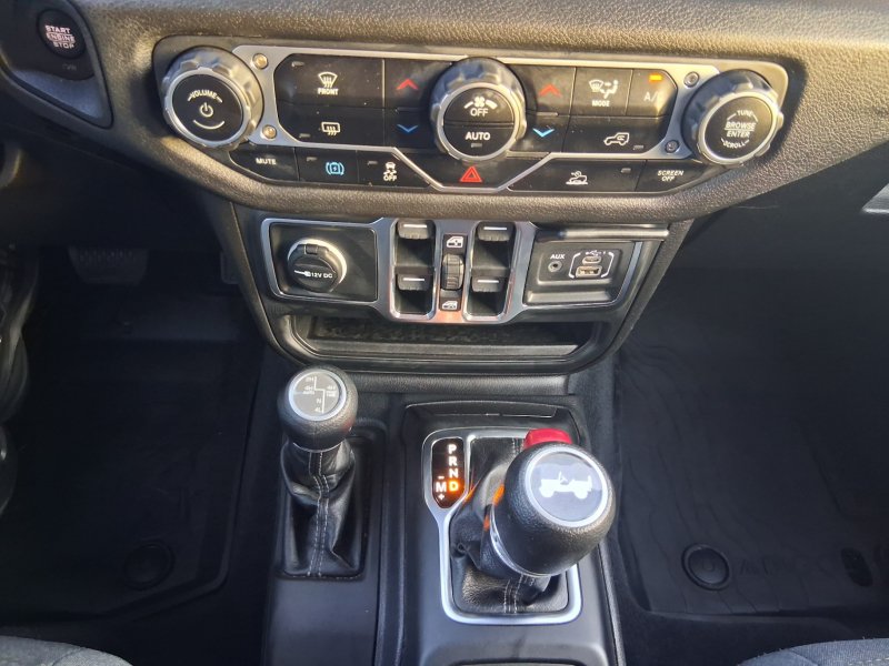 Used 2024 Jeep Wrangler Unlimited AWD/4WD image 15