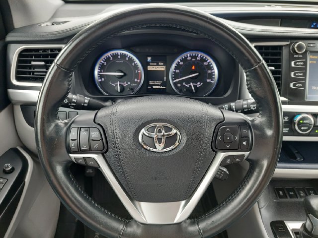 Used 2018 Toyota Highlander XLE AWD/4WD image 35