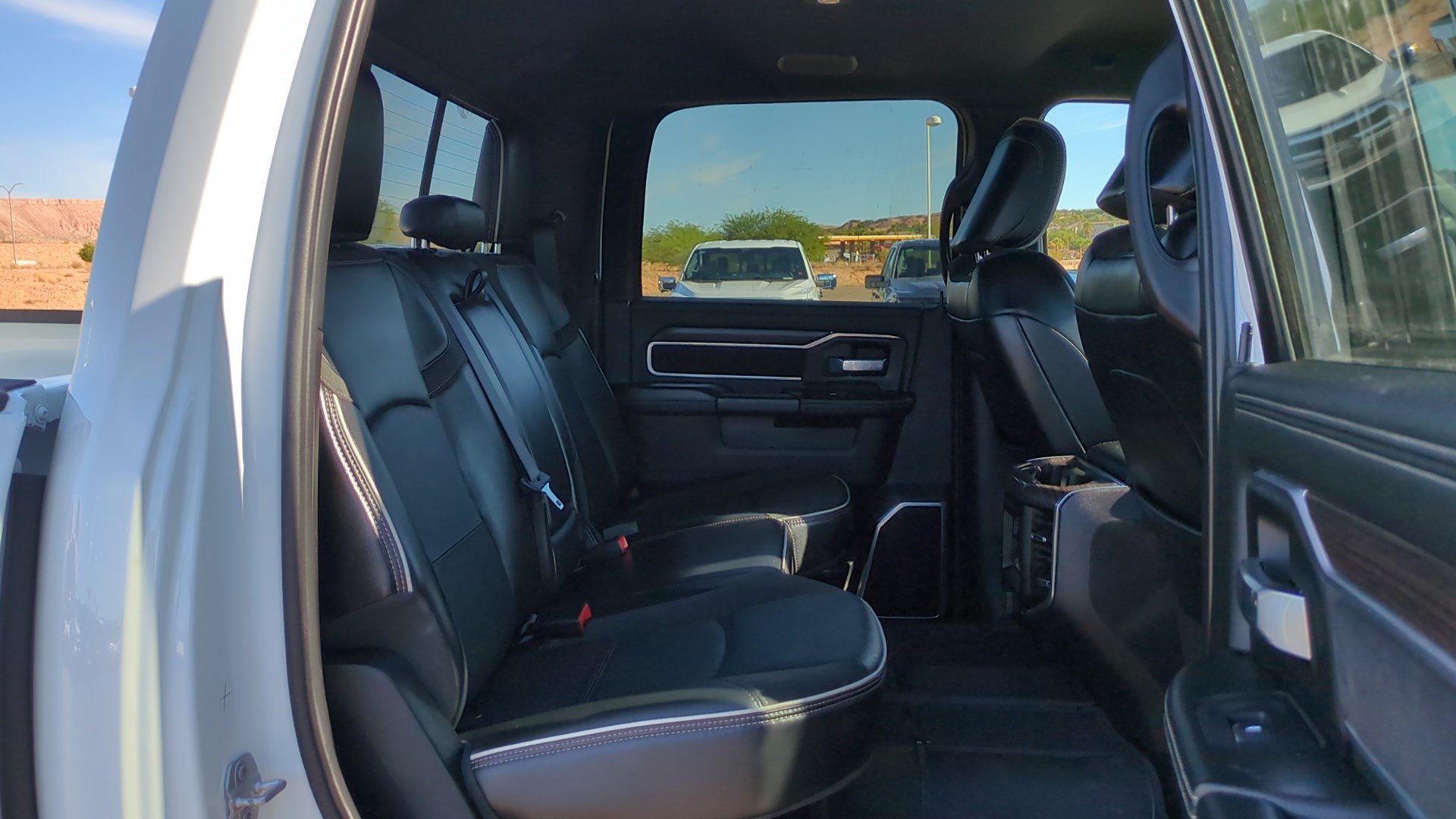Used 2025 RAM 2500 Laramie AWD/4WD image 29