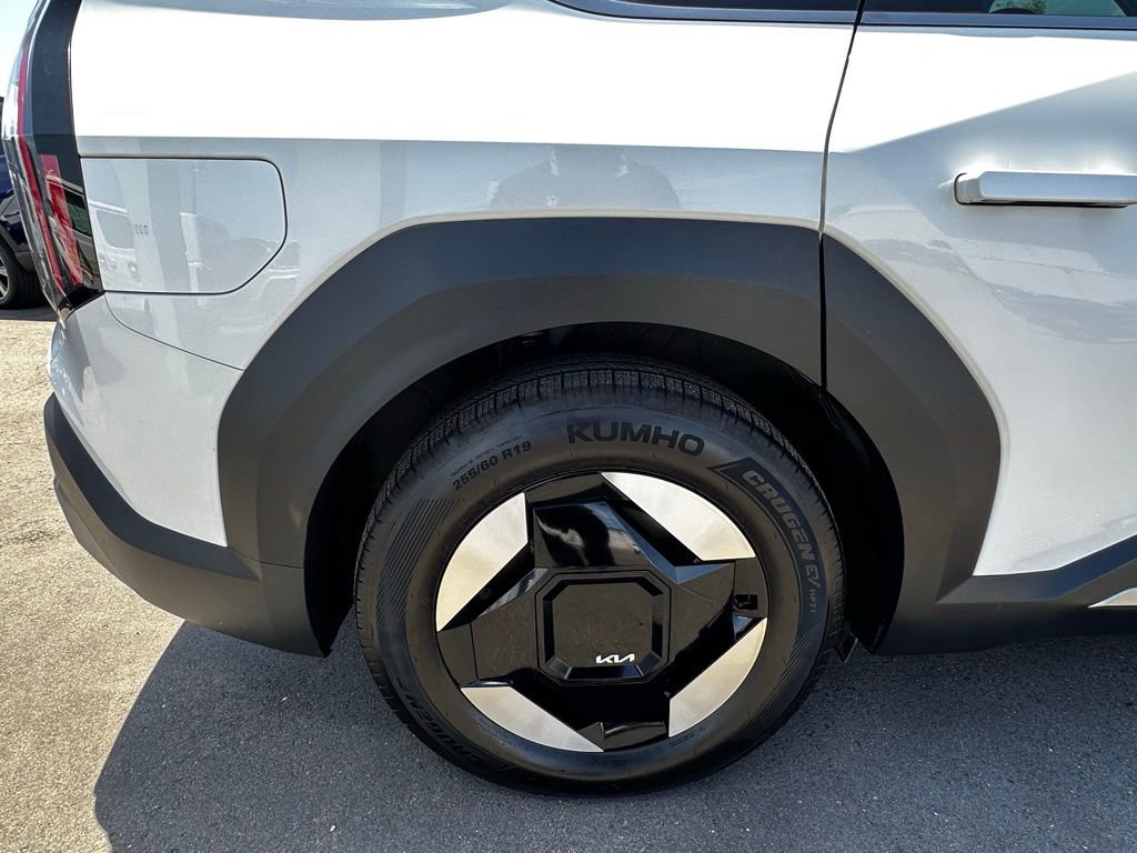 Used 2024 Kia EV9 Light Long Range RWD image 6