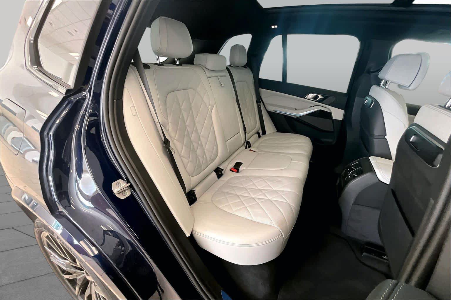 Used 2024 BMW X5 sDrive40i w/ M Sport Package RWD image 19