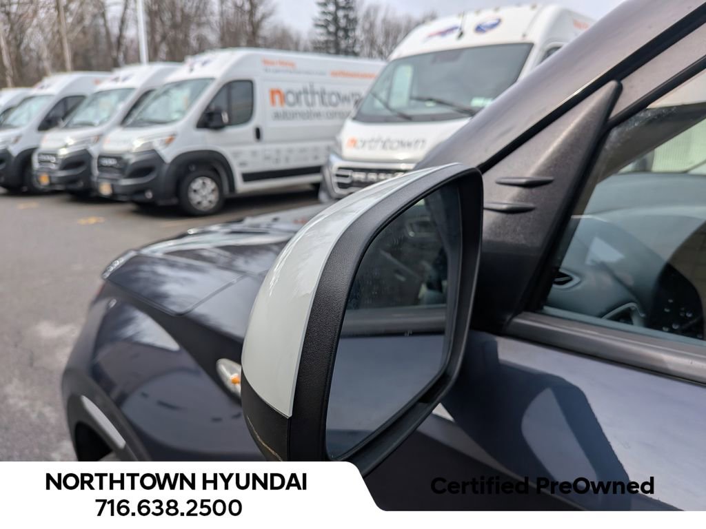 Used 2023 Hyundai Venue Limited image 37