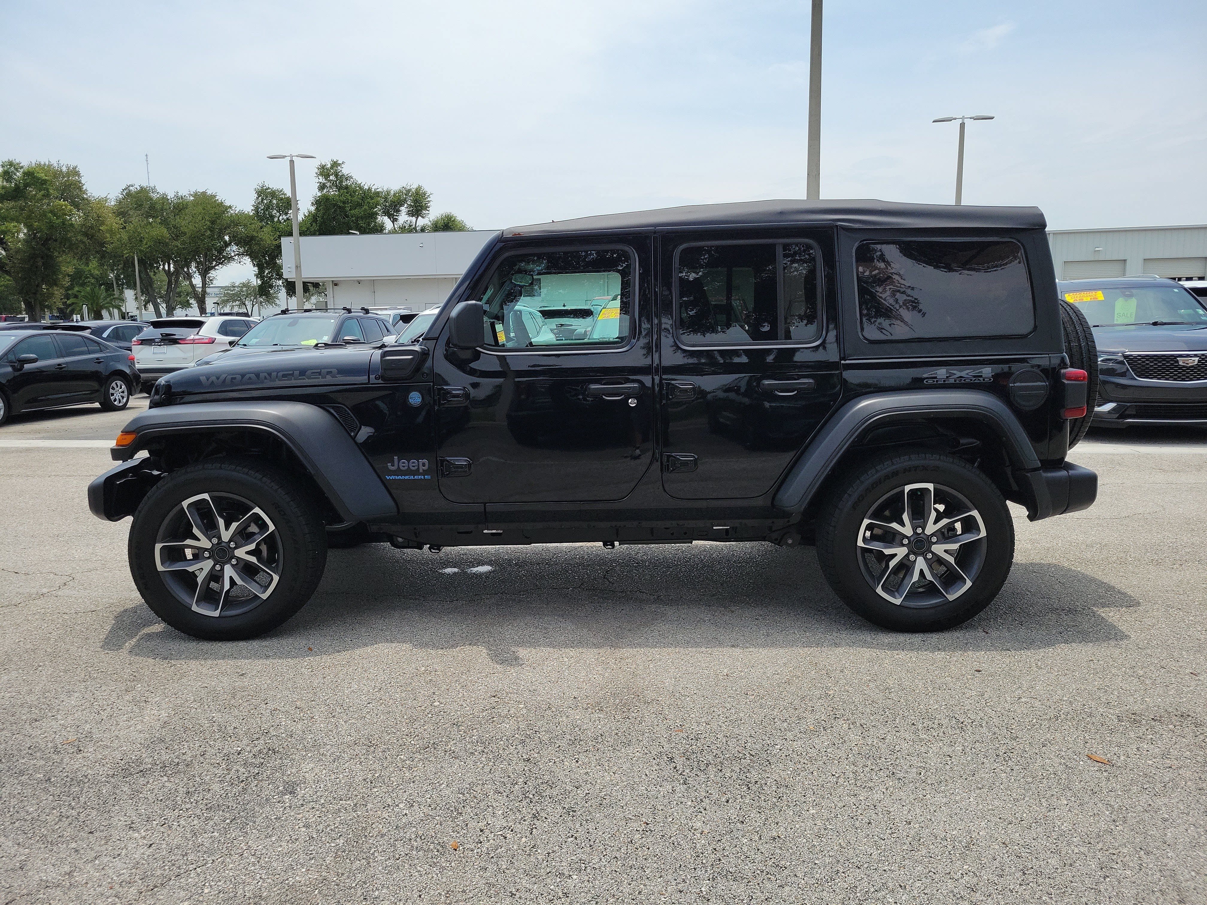 Used 2025 Jeep Wrangler Unlimited Sport S 4xe w/ Convenience Group AWD/4WD image 7