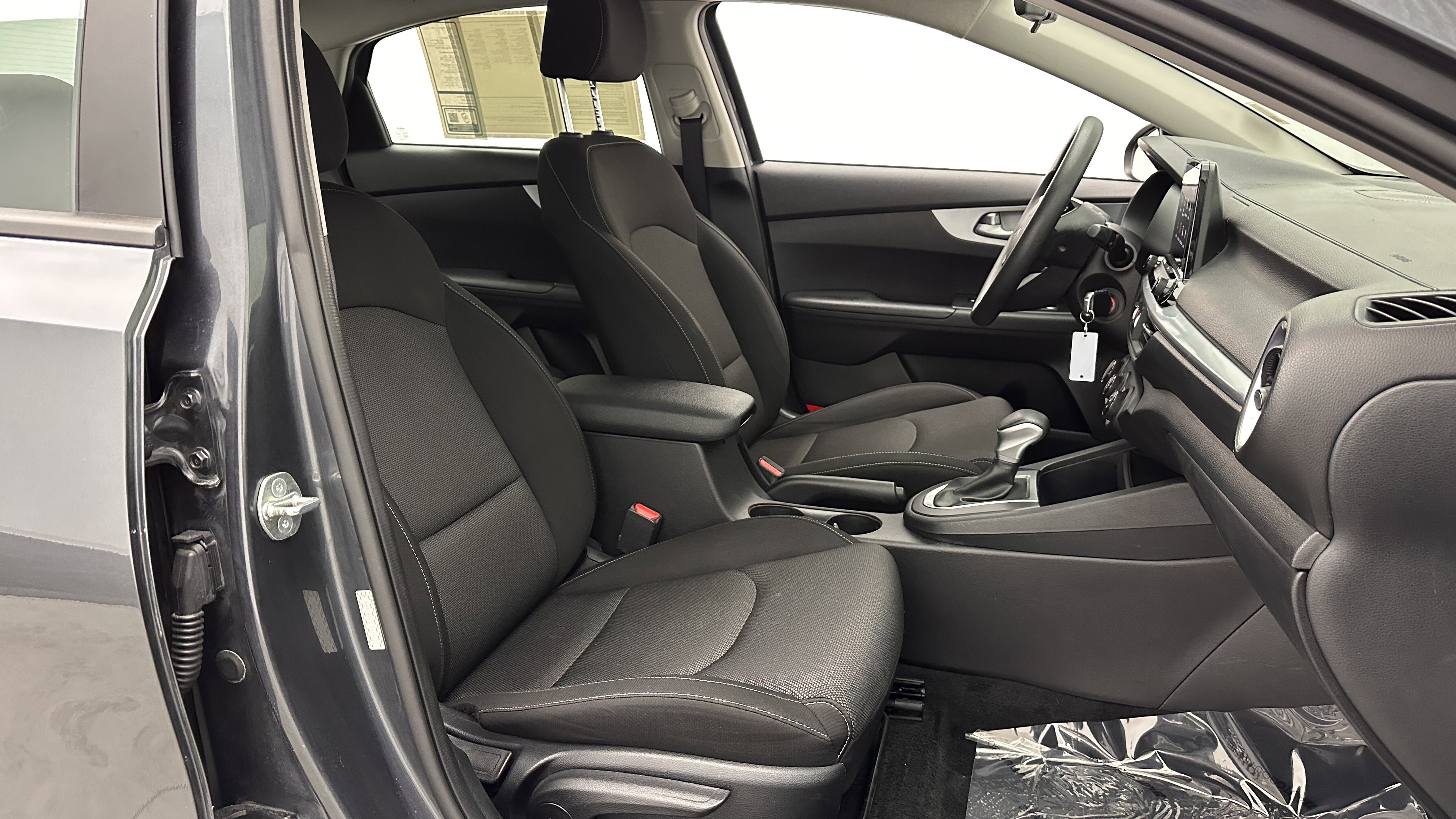 Used 2023 Kia Forte LXS FWD image 32