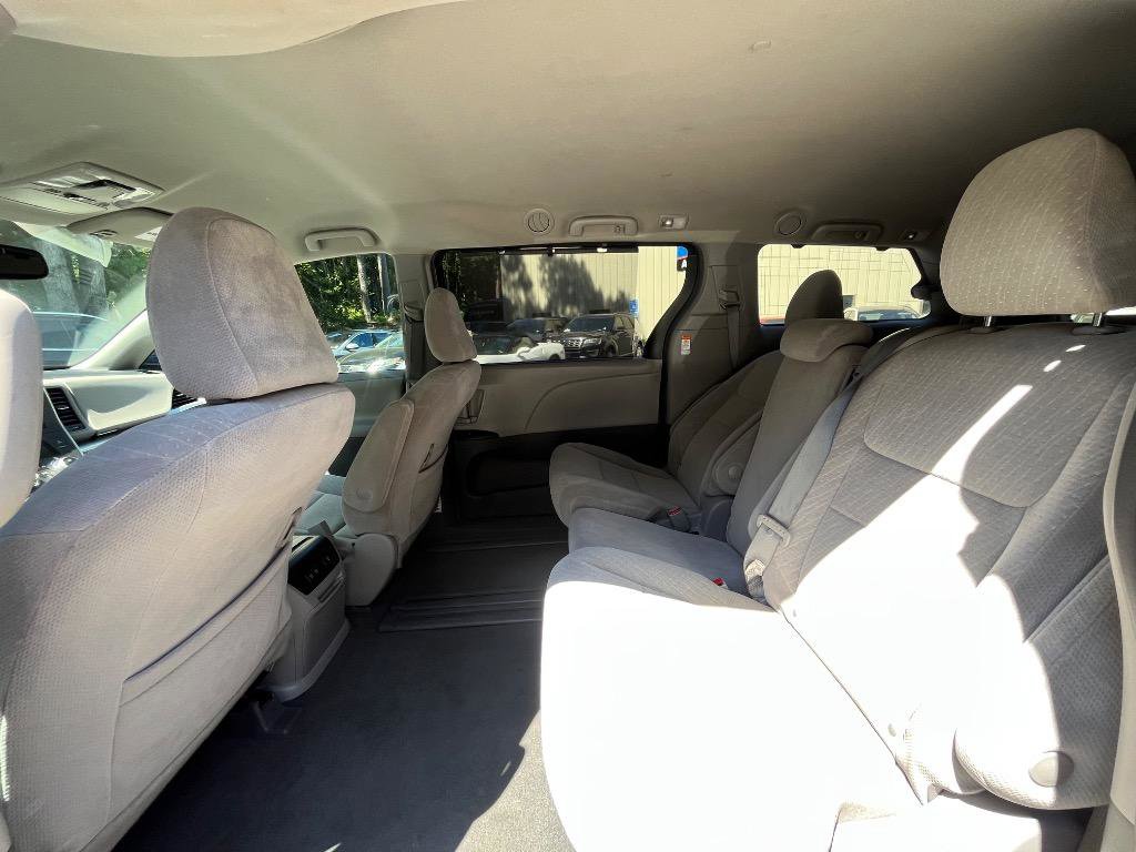 Used 2019 Toyota Sienna LE FWD image 17