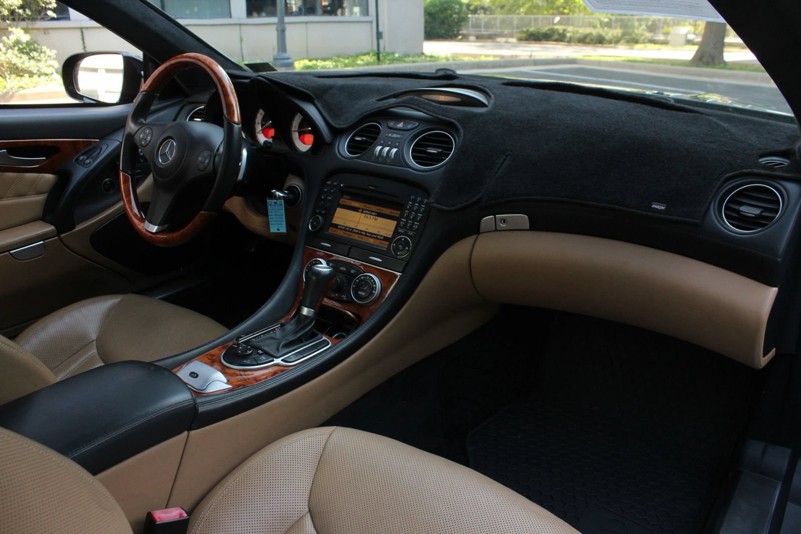 Used 2011 Mercedes-Benz SL 550 image 25
