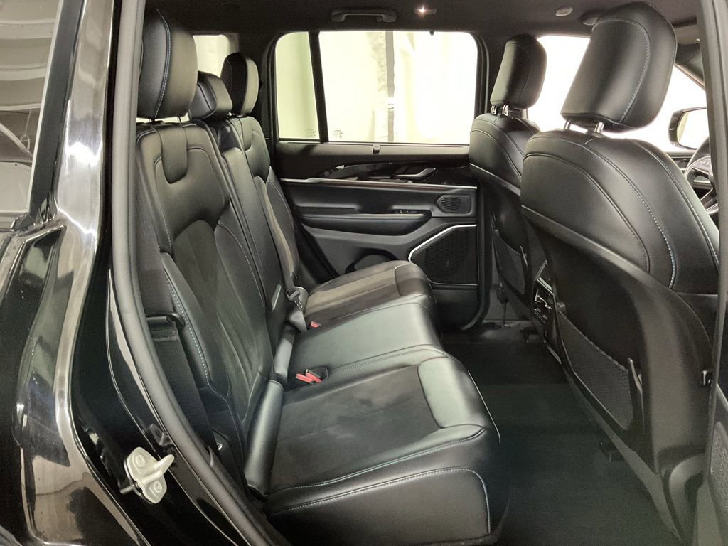 Used 2023 Jeep Grand Cherokee Trailhawk w/ Luxury Tech Group III AWD/4WD image 25