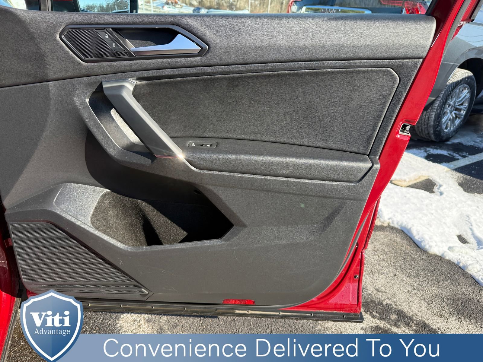 Used 2018 Volkswagen Tiguan SE image 28