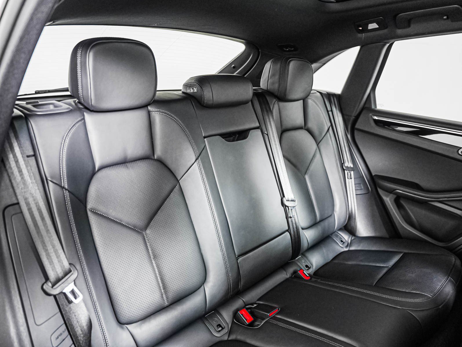 Certified 2026 Porsche Macan S AWD/4WD image 6
