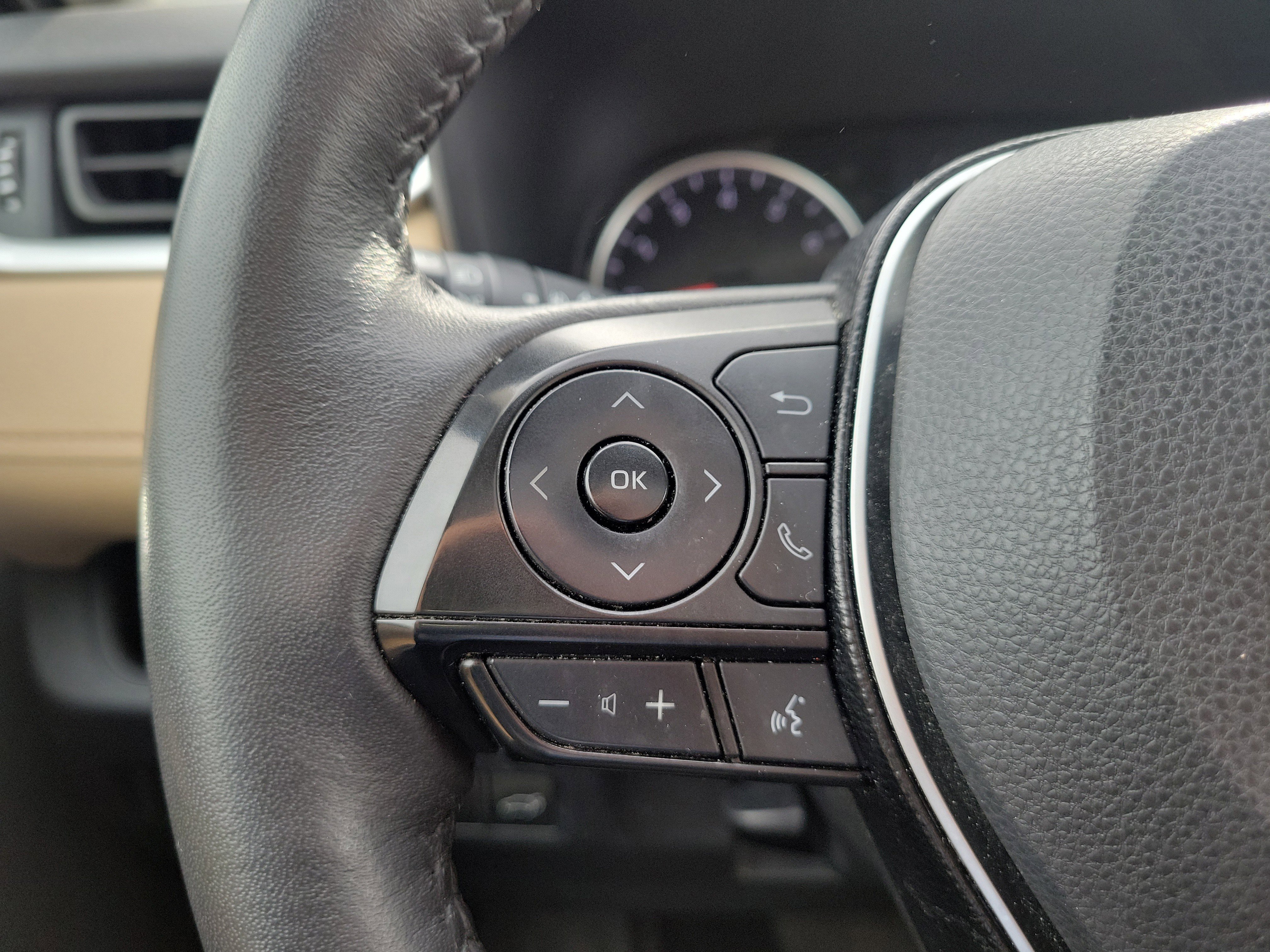 Used 2021 Toyota RAV4 XLE w/ Convenience Package image 24