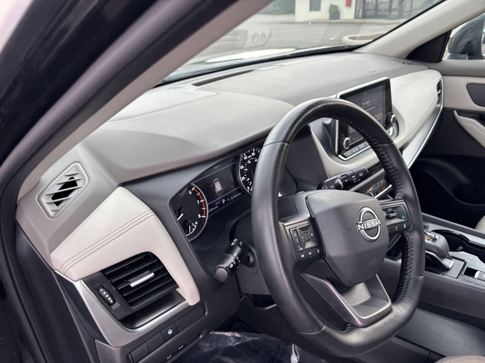 Used 2025 Nissan Rogue SV AWD/4WD image 32