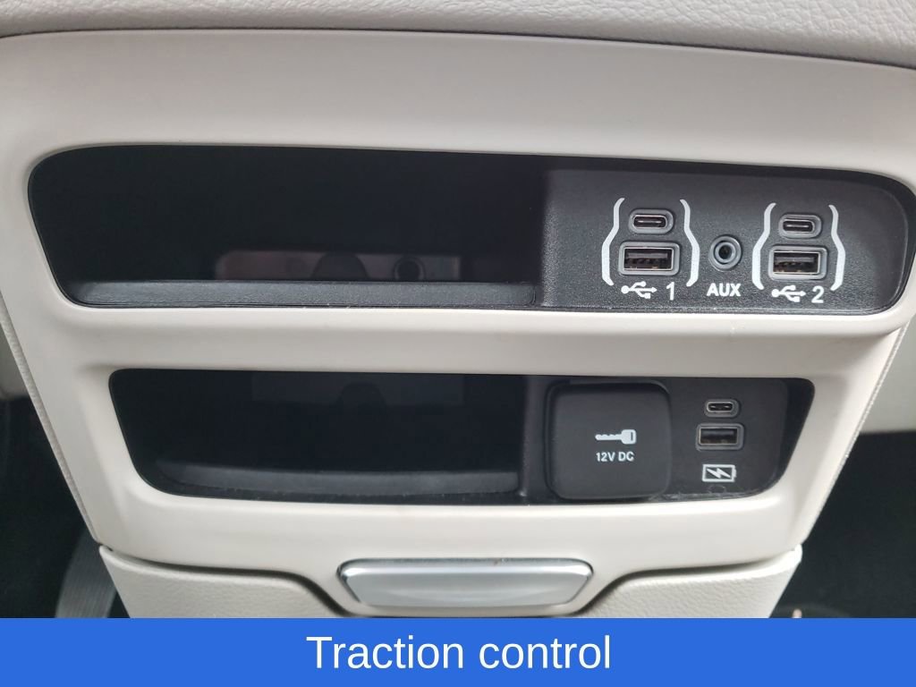 Used 2022 Chrysler Pacifica Touring-L image 26