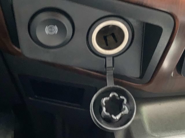 Used 2015 Ford F250 Lariat w/ Lariat Interior Package AWD/4WD image 25