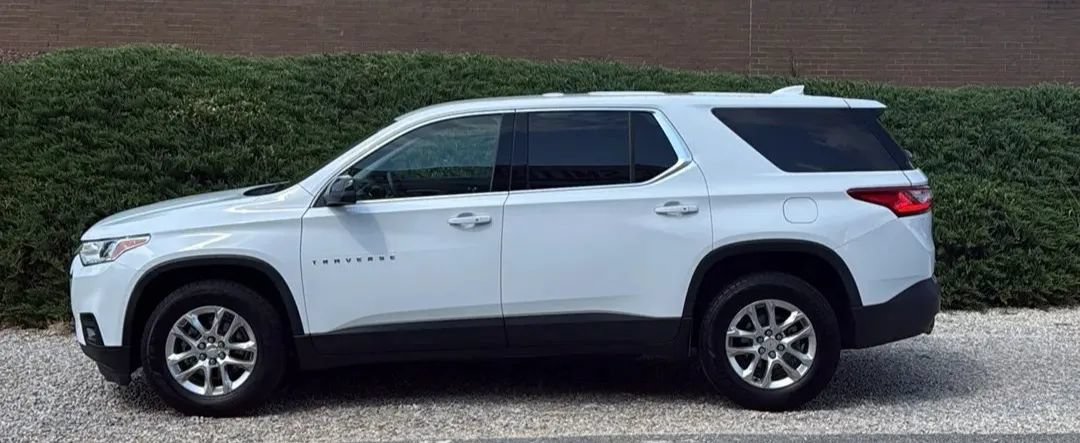 Used 2021 Chevrolet Traverse LS FWD image 2