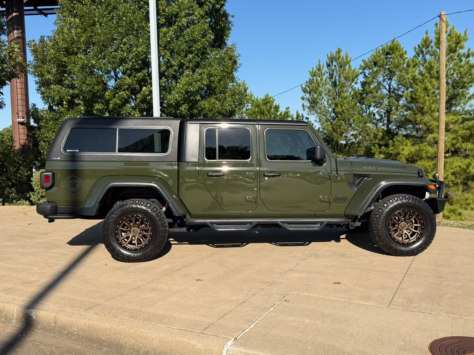 Used 2023 Jeep Gladiator Sport AWD/4WD image 7