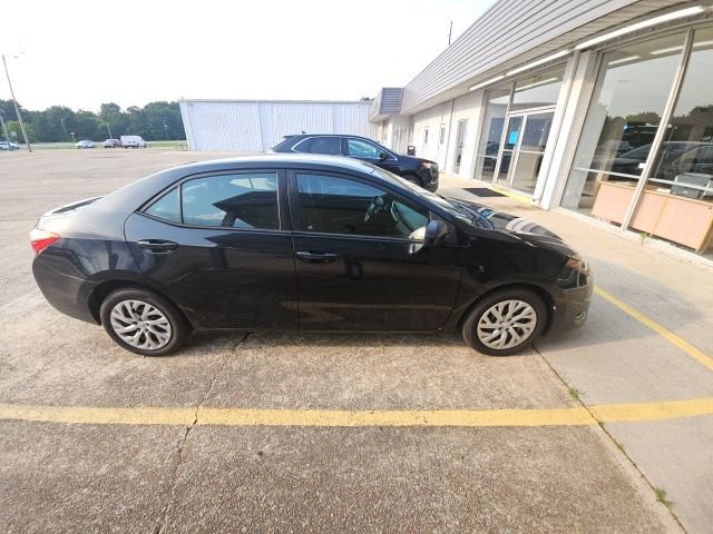 Used 2017 Toyota Corolla LE FWD image 5