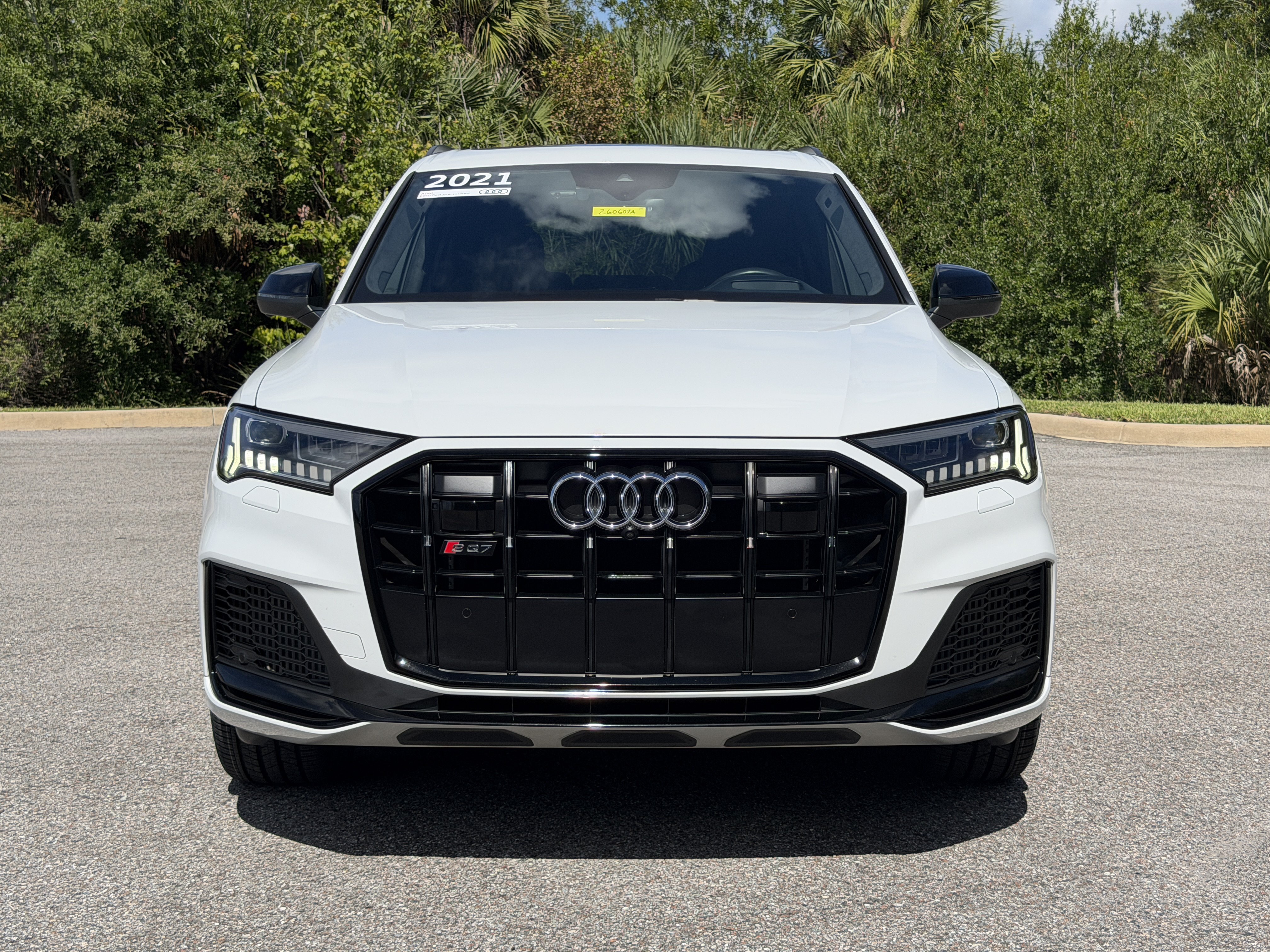 Used 2021 Audi SQ7 Prestige AWD/4WD image 2