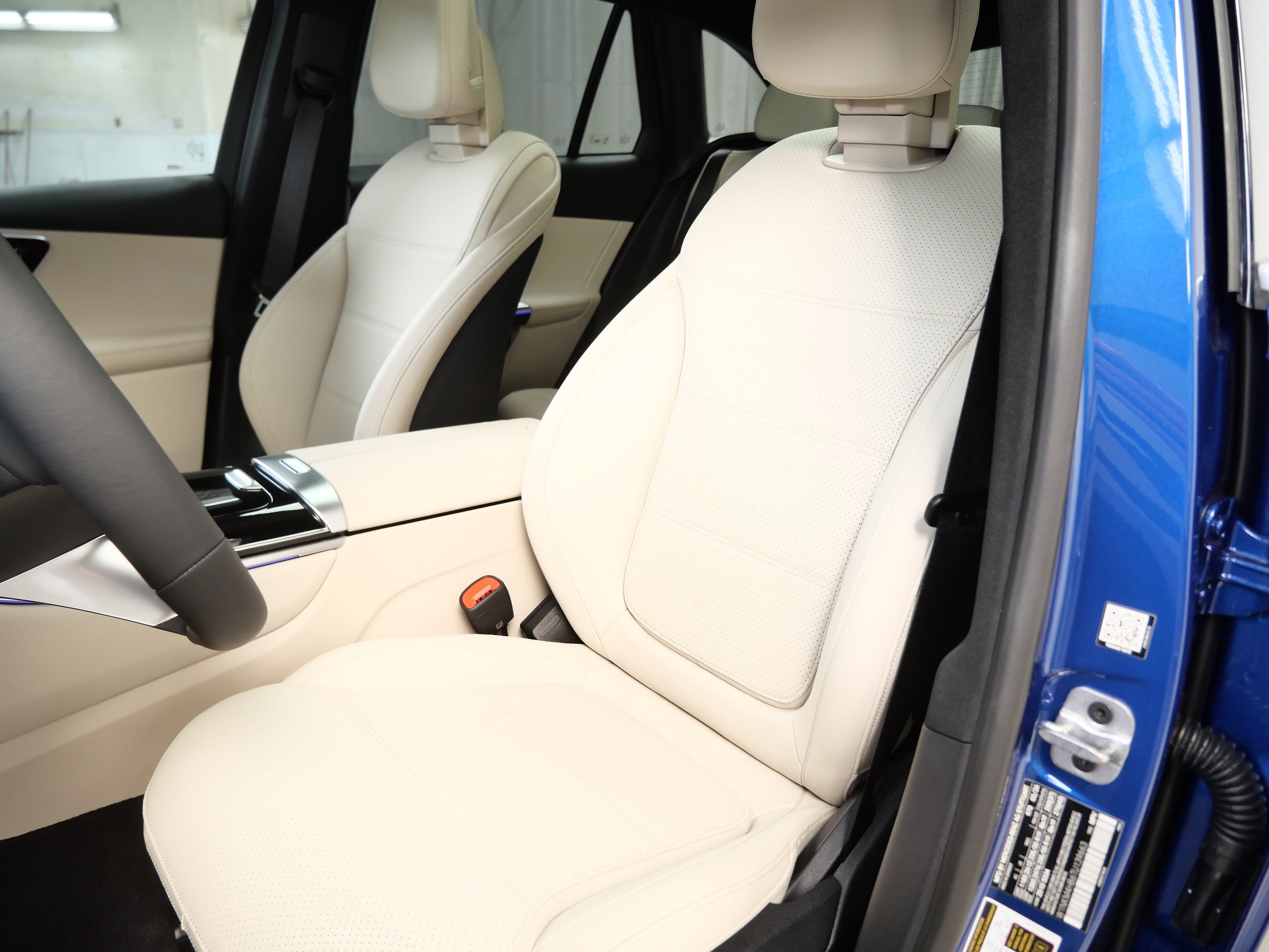 New 2026 Mercedes-Benz GLC 300 4MATIC image 3