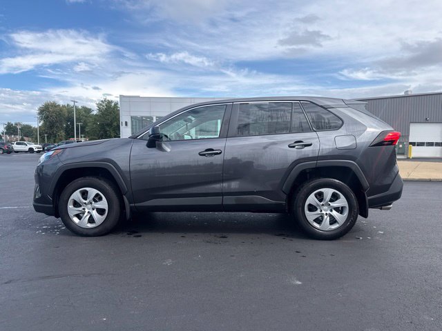 Used 2023 Toyota RAV4 LE AWD/4WD image 4