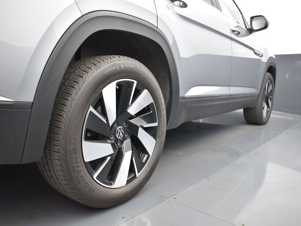 Used 2024 Volkswagen Atlas Cross Sport SE image 31