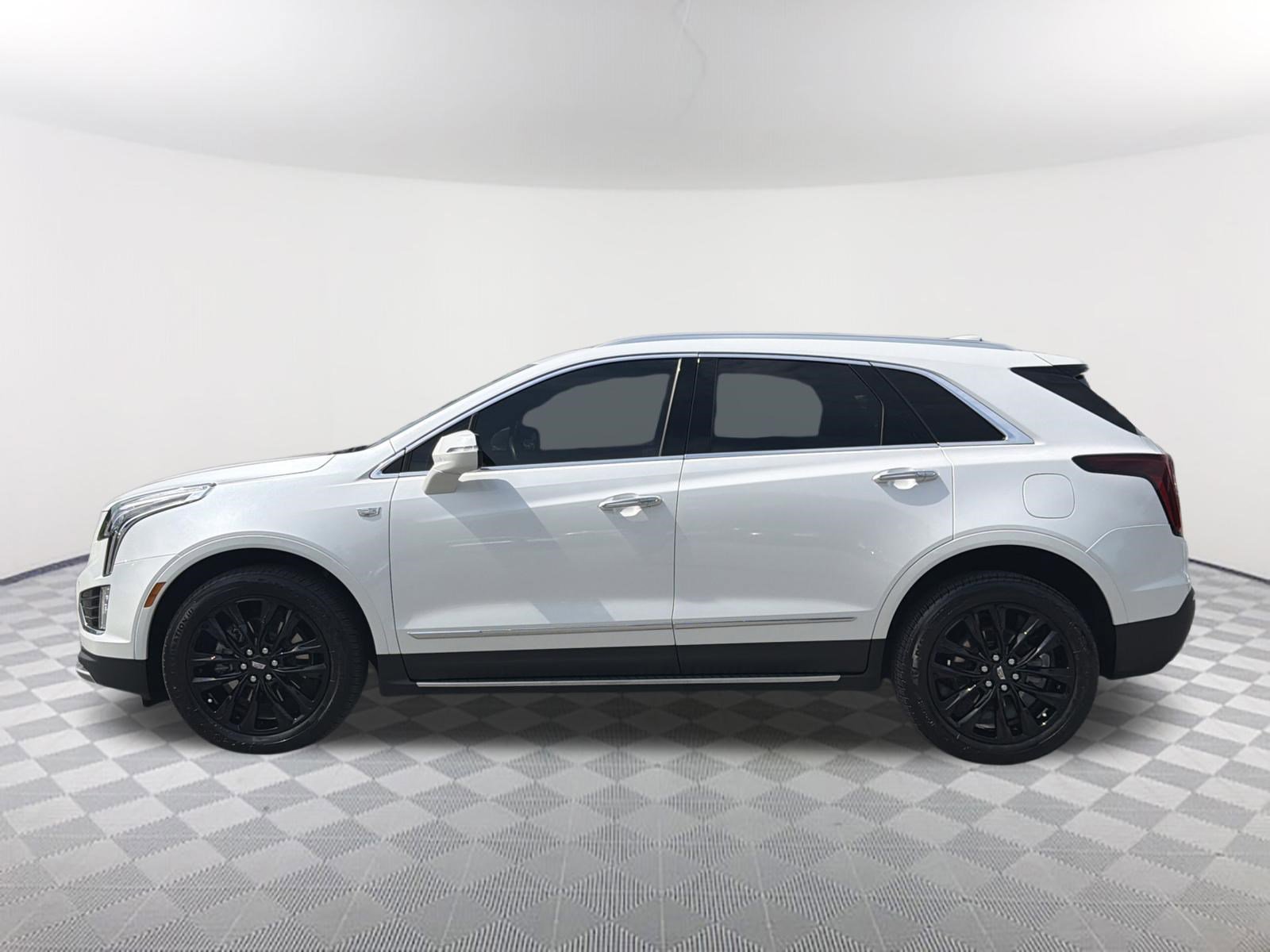 Used 2021 Cadillac XT5 Premium Luxury FWD image 2